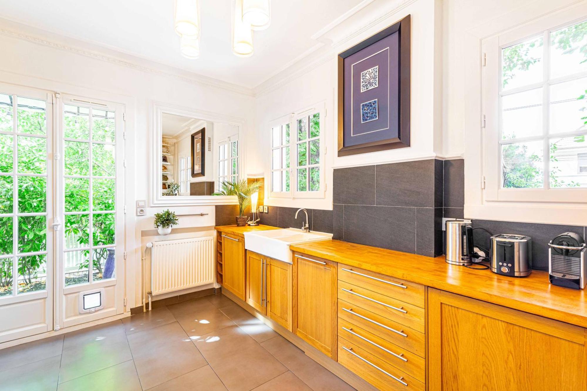 Grand & Classy Apartment With Private Garden, Villa Des Ammonites Мьодон Екстериор снимка